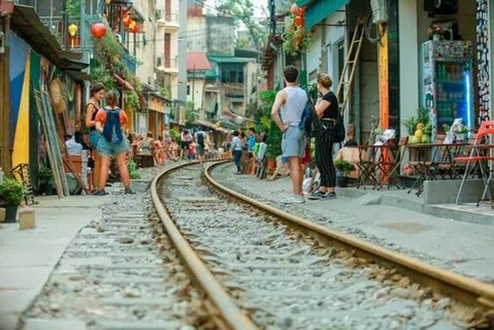 Chuyên gia Hotspot Matrix phân tích: Phương Oanh diện set đồ 50 và marketing video